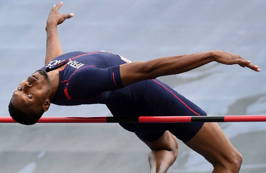 Il francese Mickael Hanany durante la sua prova nel salto in alto (Afp)